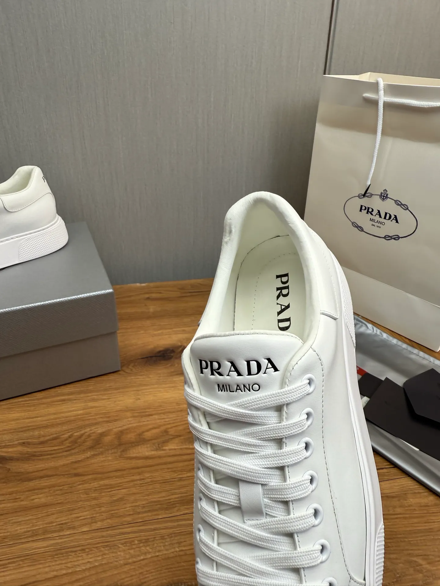 Men's shoes 💰580💰 [PRADA] Men's shoes are popular in the counter, official website is synchronized, 1 high-quality shipment ✔️Imported cowhide fabric + cowhide lining, 1🆚1 replica, original sole, 38-45 (45 customized, non-refundable)